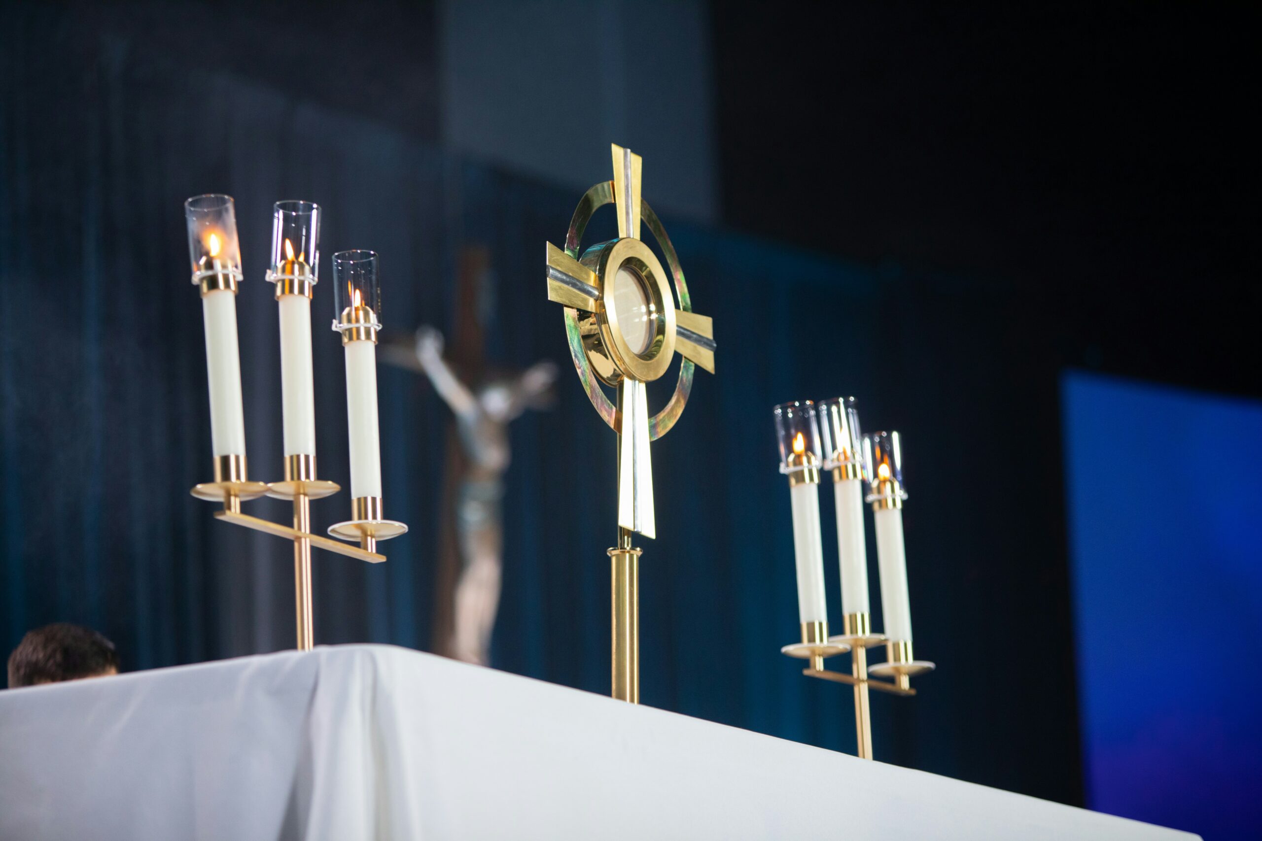 Eucharist in adoration